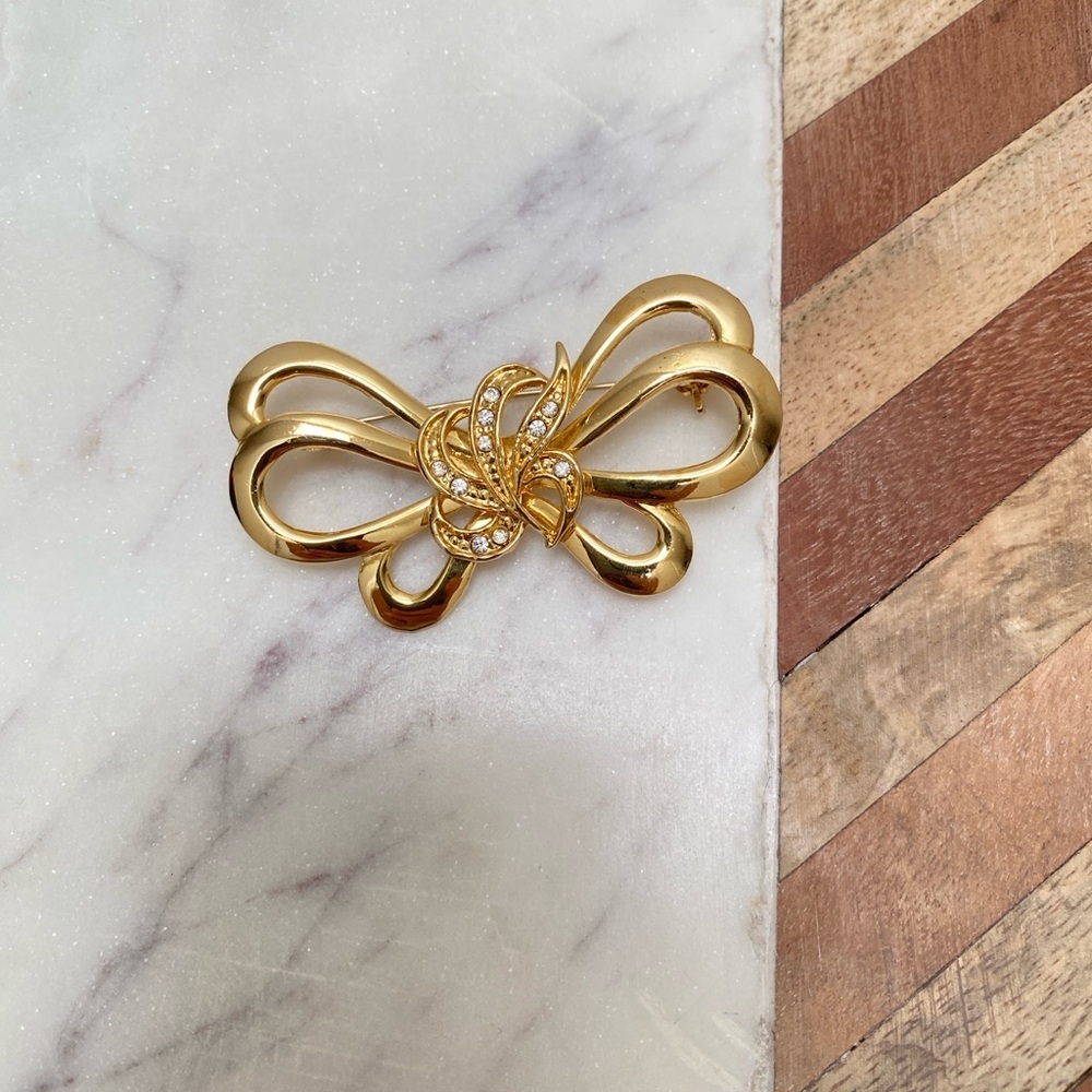 Vintage - Gold-tone Bow Brooch with Crystal Accents